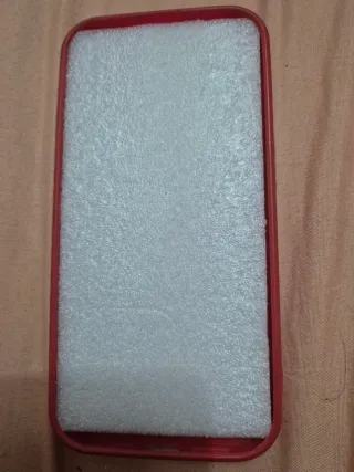 Custodia in silicone per iPhone 14 Pro colore Rosso