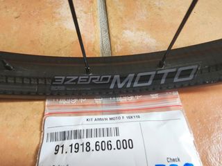Rueda delantera Zipp 3zero Moto Carbono 27.5