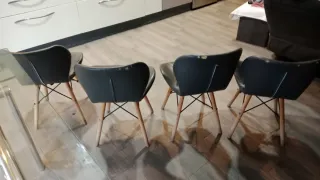 Juego de 4 sillas grises de polipiel