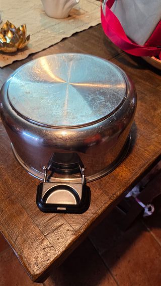 Pentola tonda in acciaio