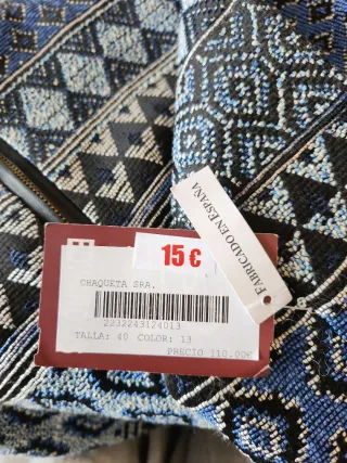 Chaqueta estampada con cremallera