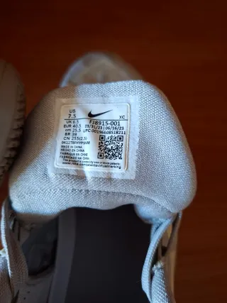 Tenis Nike Mujer Gris Claro y Blanco