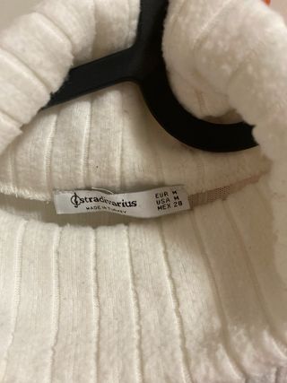 Jersey blanco cuello alto canalé