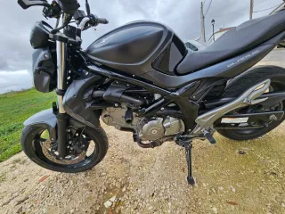 Suzuki Gladius 650 limitada A2