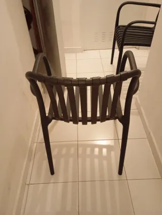 3 Sillas de plástico para jardín (beige y negro)