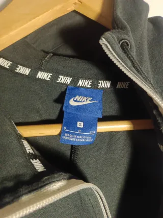 Sudadera Nike Negra Unisex Sportswear Moderna Y2K