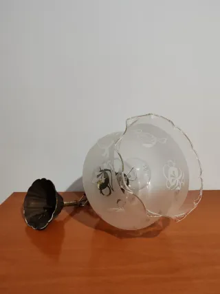 Lámpara de techo de metal dorado  y de cristal