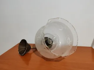 Lámpara de techo de metal dorado  y de cristal