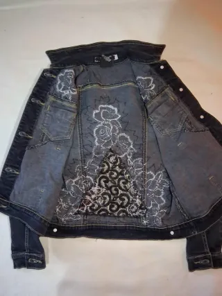 Chaqueta Jean con Flores Bordadas