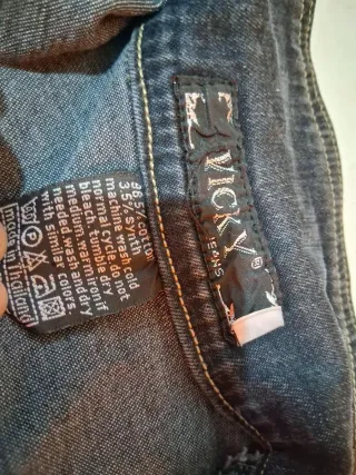 Chaqueta Jean con Flores Bordadas