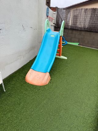 Tobogán infantil azul y naranja