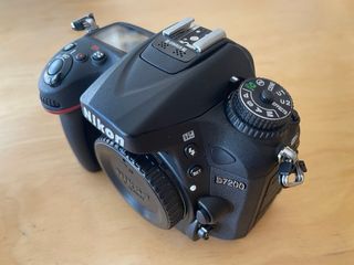 Cámara Nikon D7200 + objetivo 18-140 VR + extras