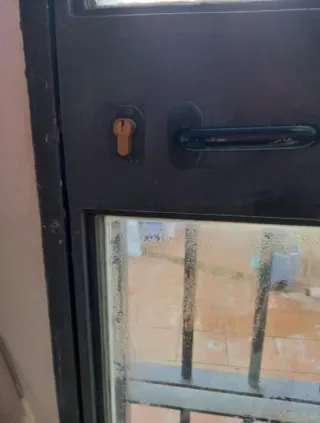 PUERTA HIERRO MACIZO+PUERTA CRISTAL +MARCO+LLAVES