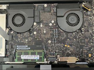 MacBook Pro 15 2011 TODO ESO POR 15€