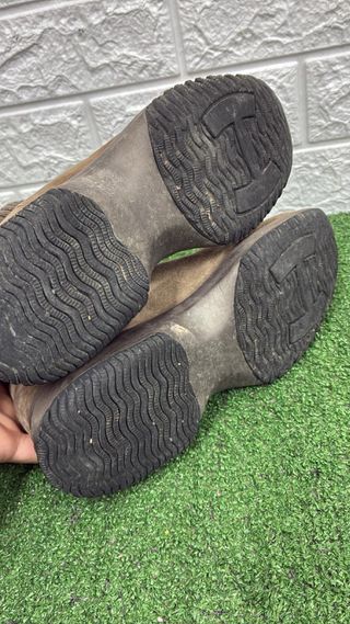 Stivali Hogan scamosciati con borchie