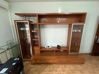 Mueble de salón madera y cristal