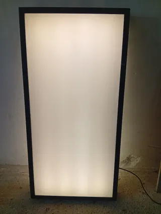 Lámpara negra y blanca