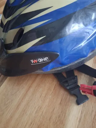 Bicicleta de señora con casco