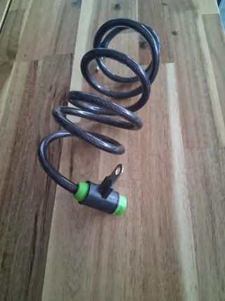 Bicicleta de señora con casco