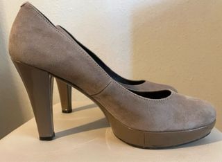 Zapatos de tacón color canela