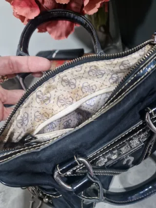 Bolso Guess Negro y Plateado