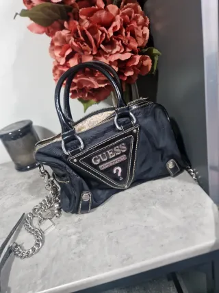 Bolso Guess Negro y Plateado