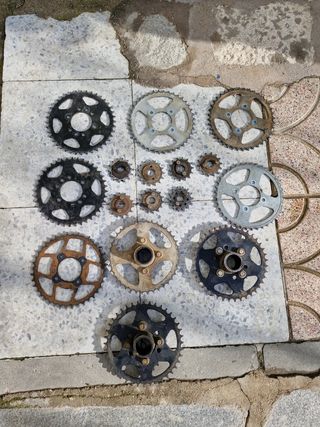 Coronas Piñones de ataque Portacoronas Suzuki LTZ