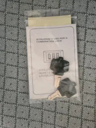 Valigia da viaggio grigio e marrone