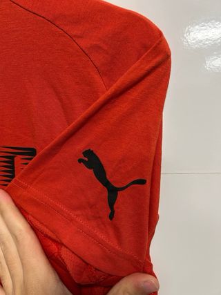 T-shirt Puma rossa con logo