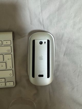 Teclado Apple Plata y Blanco