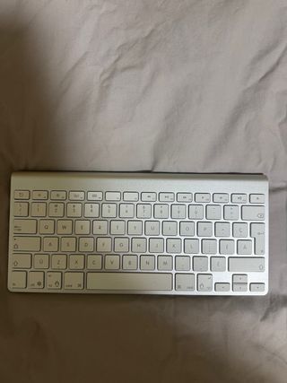 Teclado Apple Plata y Blanco
