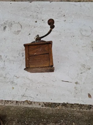 Molinillo de café antiguo