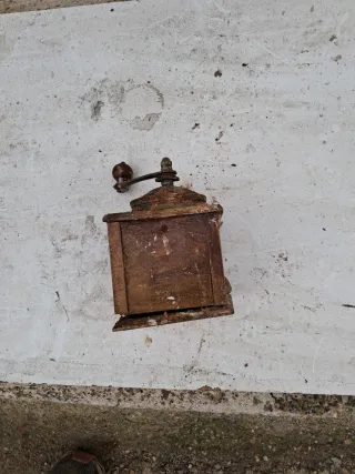 Molinillo de café antiguo