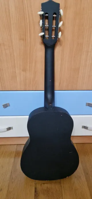 Guitarra infantil negra y rosa