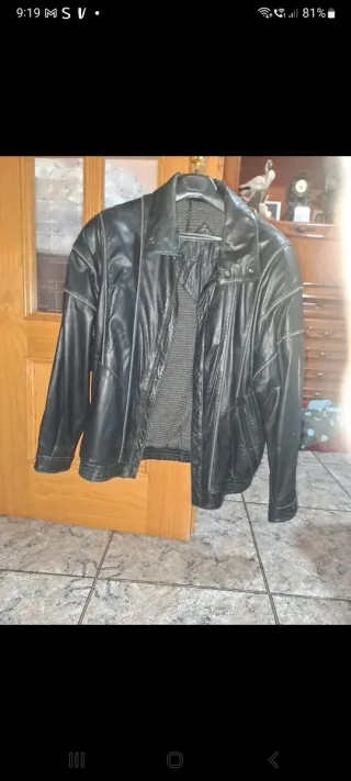 Chaqueta de piel negra