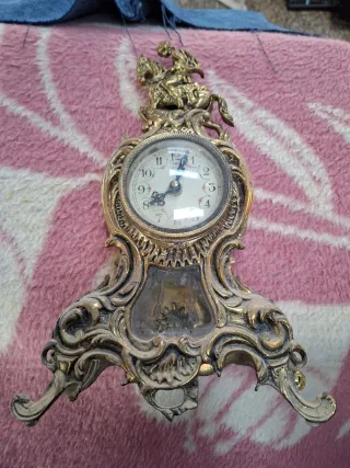 Reloj de sobremesa de latón