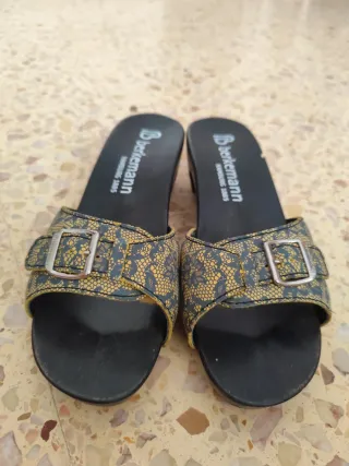 Sandalias Berkemann tacón negras y amarillas
