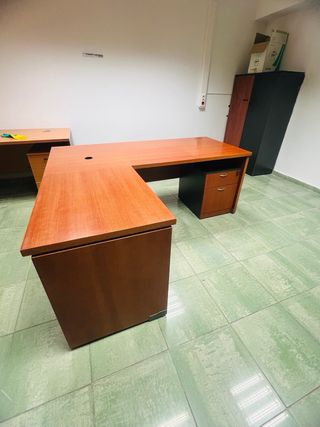 Mesa de oficina de madera