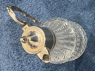 Jarra de cristal, dos platos alpaca