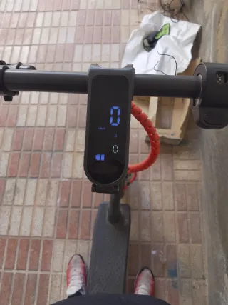 Patinete eléctrico gris