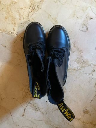 Botas Estilo Dr. Martens Talla 38 Negras
