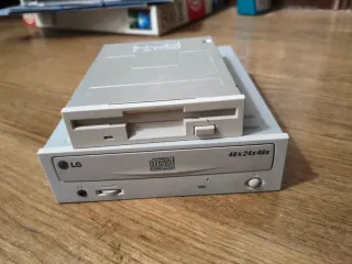 Disquetera SAMSUNG + Compact Disc LG