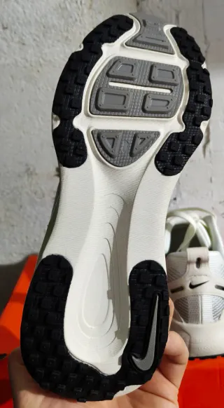 Nike Air Zoom Vomero 18 Talla 42 A Estrenar