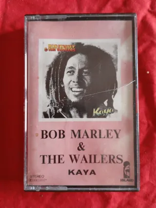 Casetes Queen y Bob Marley