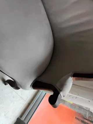 Sofá antiguo restaurado beige y marrón