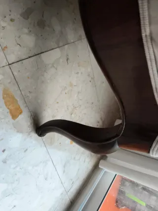 Sofá antiguo restaurado beige y marrón