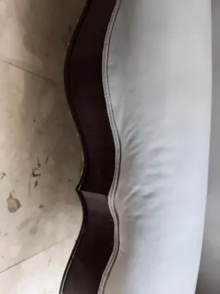 Sofá antiguo restaurado beige y marrón