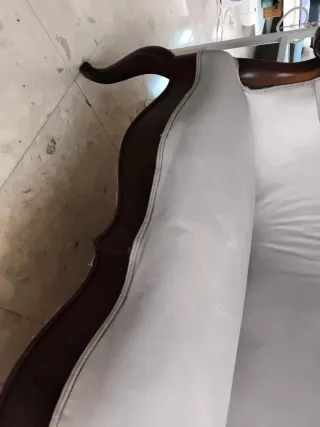 Sofá antiguo restaurado beige y marrón