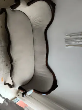 Sofá antiguo restaurado beige y marrón