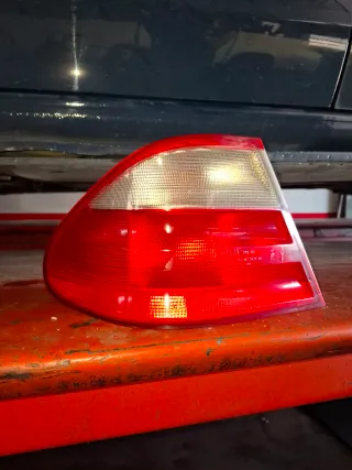 Piloto trasero izquierdo Mercedes CLK W208